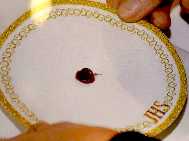 O Tecido em Agonia no Altar — imagem 1
